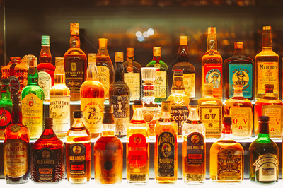 酒柜里的酒图片素材_免费下载_jpg图片格式_VRF高清图片500900663_摄图网