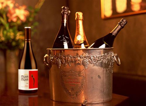 从选酒到侍酒,帮你玩转假期酒局