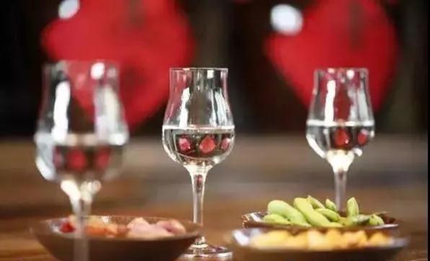 白酒知识-倒酒里面藏着大学问!